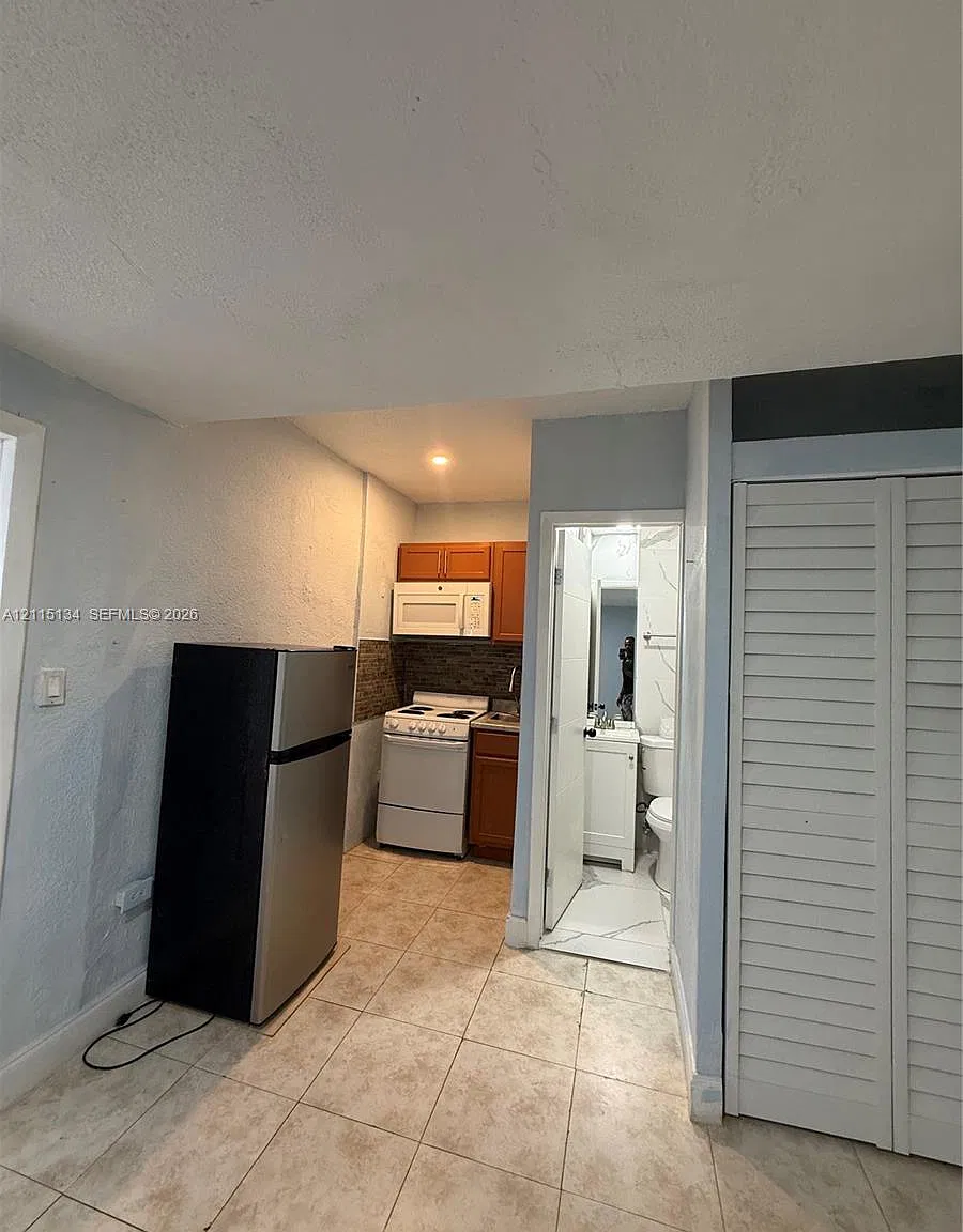 Melrose Manor — Photo 3