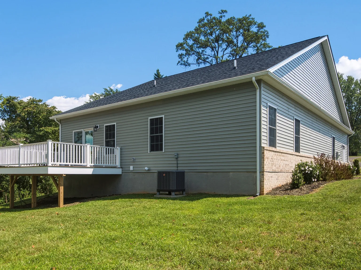 3 bed, 1675 sqft, $2,000 — Photo 3