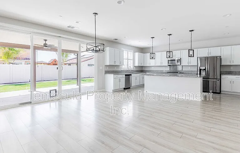 34065 Helenium St — Photo 3