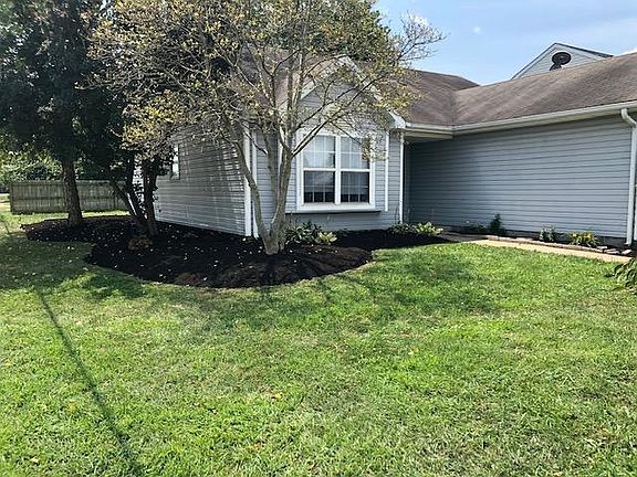 3rd image of 801 Somerset Ct