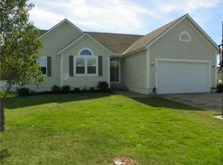 611 Country Ln, Raymore, MO 64083