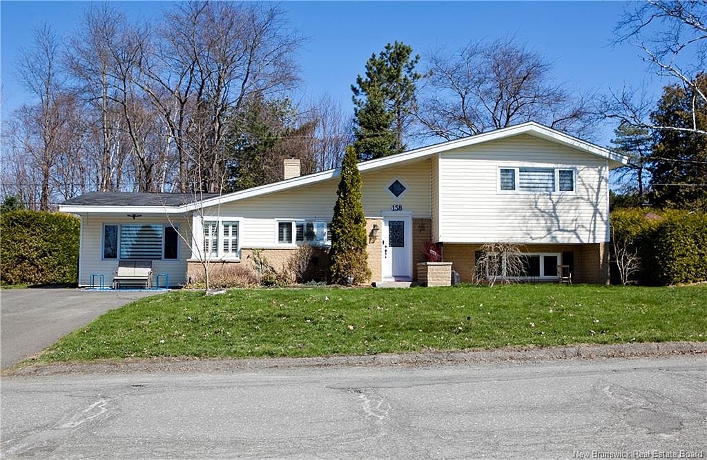 158 Saint James St