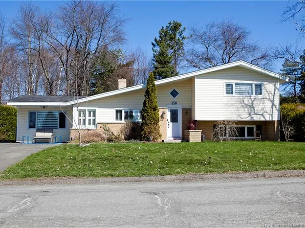 158 Saint James St, Woodstock, NB E7M 2T7