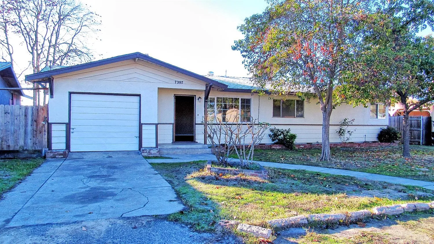 7387 Myrtle Ave photo 1