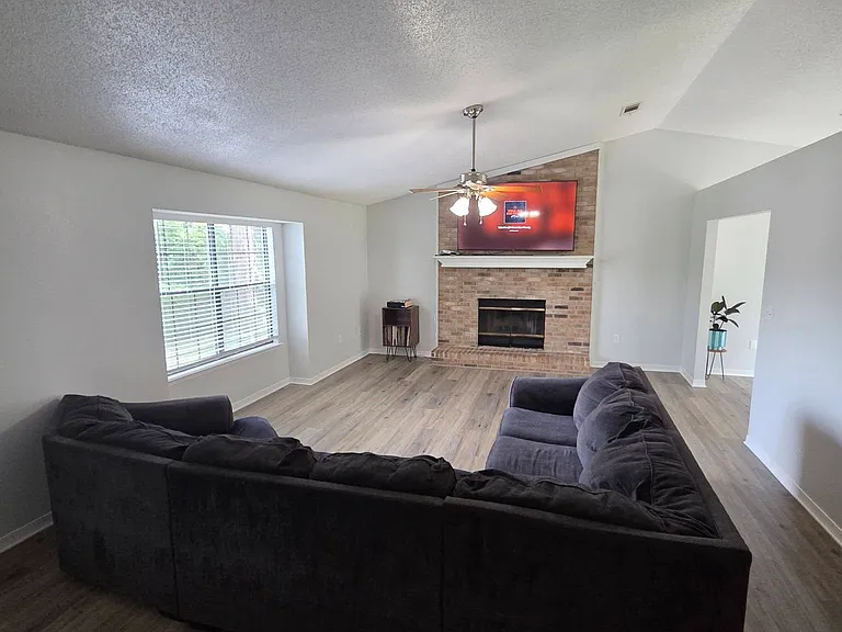 205 Southview Dr — Photo 16