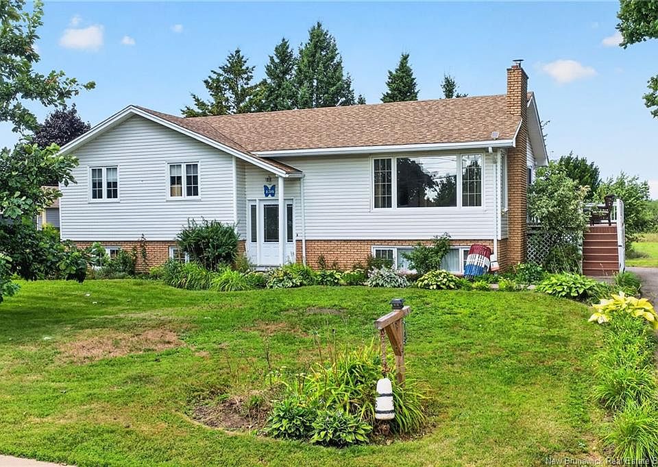 1st image of 136 Du Couvent Rd