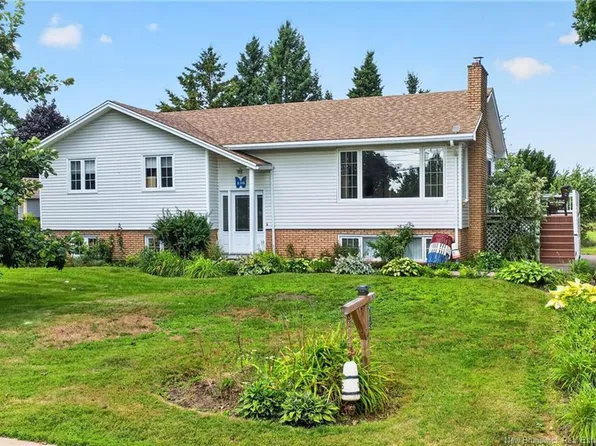136 Du Couvent Rd, Bouctouche, NB E4S 3C1