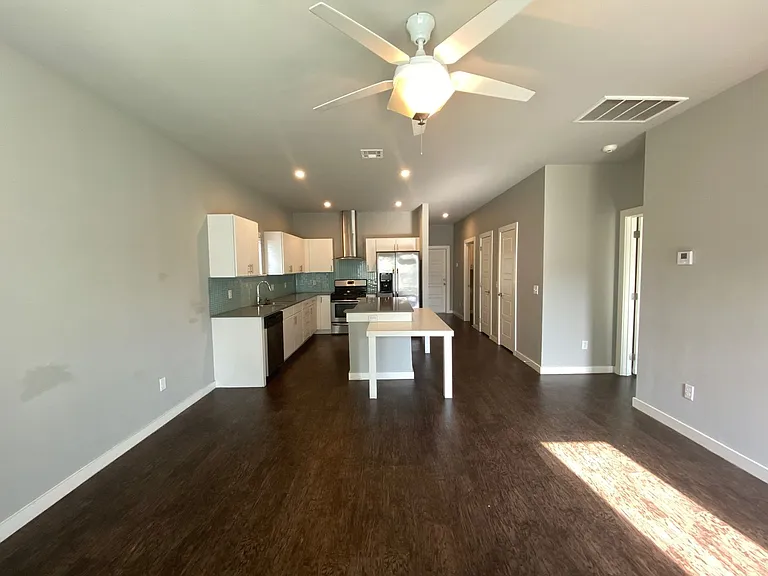 17612 Hampton Park Dr #B — Photo 11
