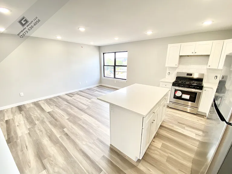 188 21st Ave #311 — Photo 3
