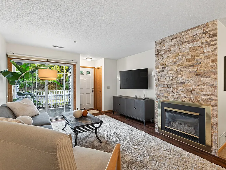 2597 Bedford Ct — Photo 23