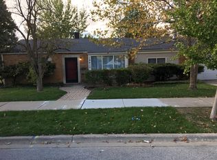 18610 Palmer Cir, Homewood, IL 60430