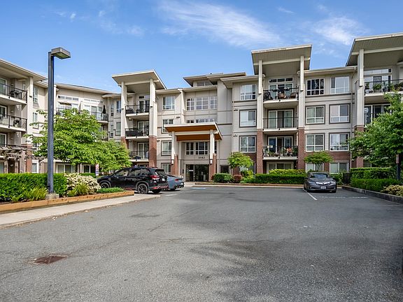 2nd image of 3192 Gladwin Rd #303
