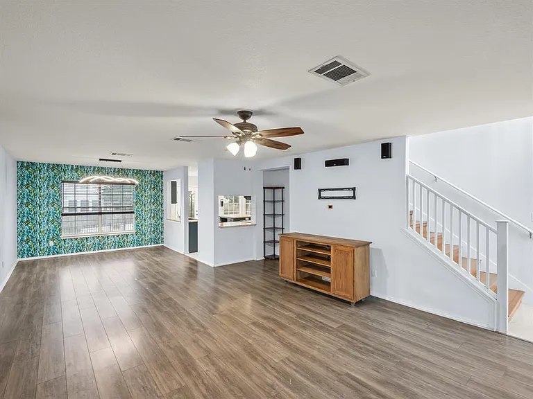 2411 Lavendale Ct — Photo 5