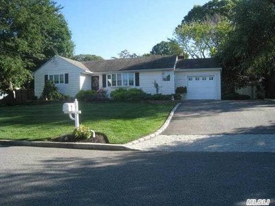 24 Oak St, Smithtown, NY, 11787