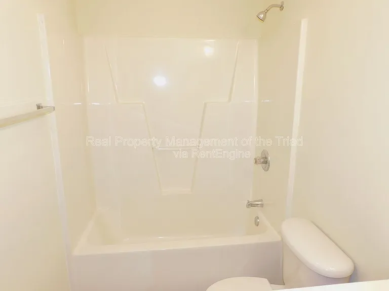1856 Oakhurst Park Ln — Photo 21