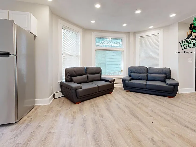 23 Oak St — Photo 3
