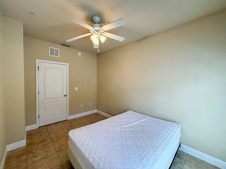 2954 SW 35th Pl #60 — Photo 12