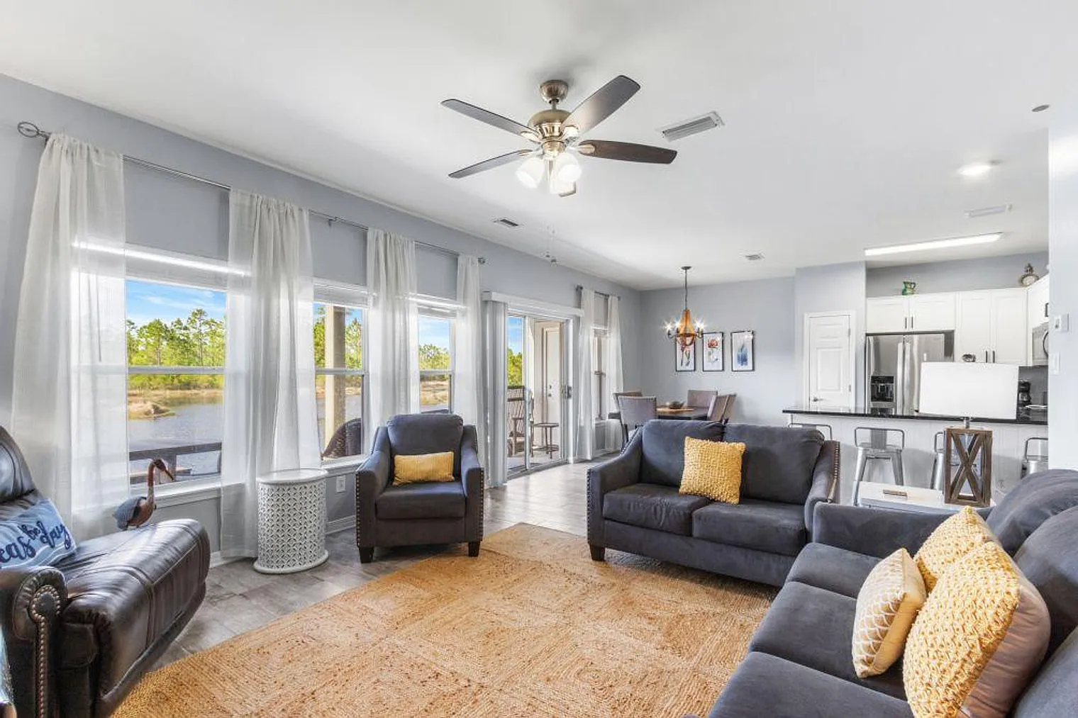 2 bed, 2.0 bath, 1044 sqft, $3,124 — Photo 1