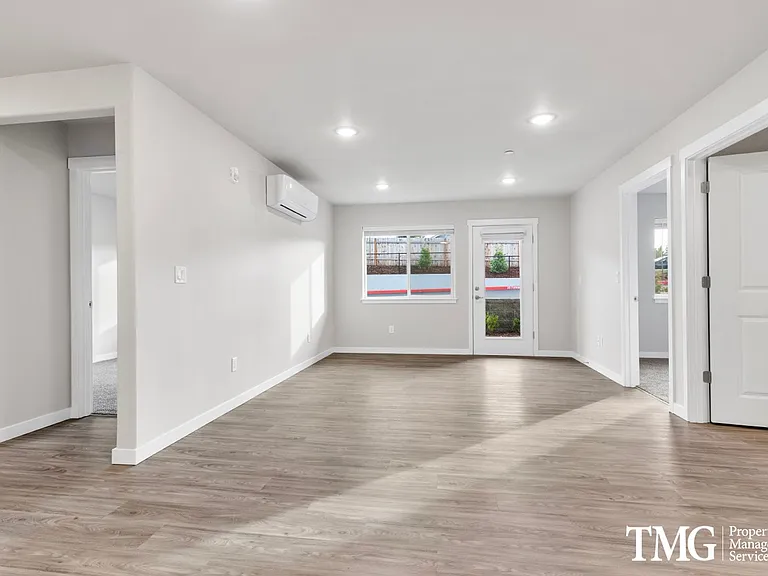Waterford Terrace Apartments — Photo 51