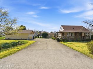 1812 Lewiston Dr, Louisville, KY 40216