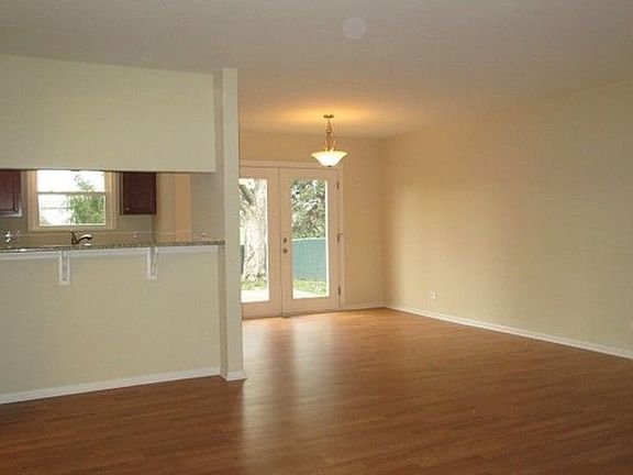 5th image of 3135 Winchester Ct E