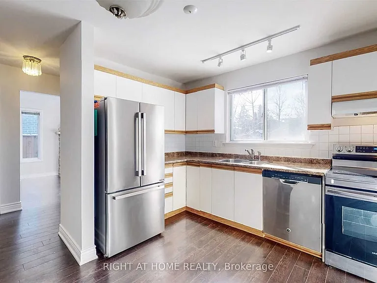 54 Penwick Cres — Photo 10