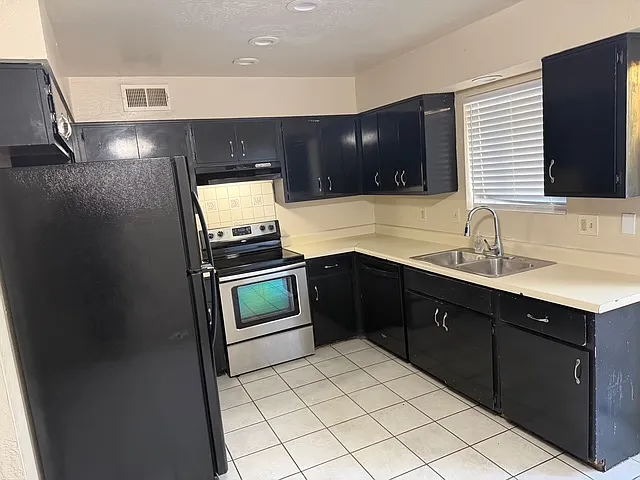2 bed, 1.5 bath, 896 sqft, $1,490 — Photo 3