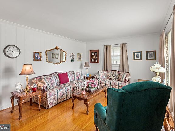 3rd image of 605 Culpeper St