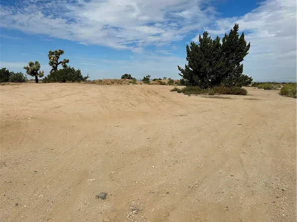 1 Old Mine Rd #3, Apple Valley, CA 92307