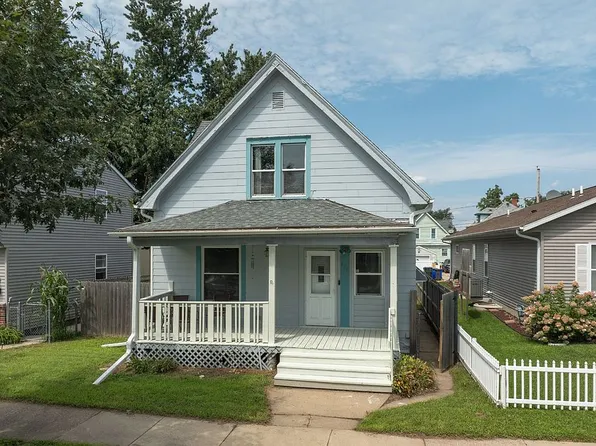 438 9th Ave SW, Cedar Rapids, IA 52404