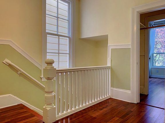 5th image of 207 Fair Oaks St