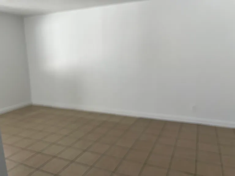 Renovated, Large UNM Area 2 Bed Apt w/ Washer / Dryer and Private Yard — Photo 8