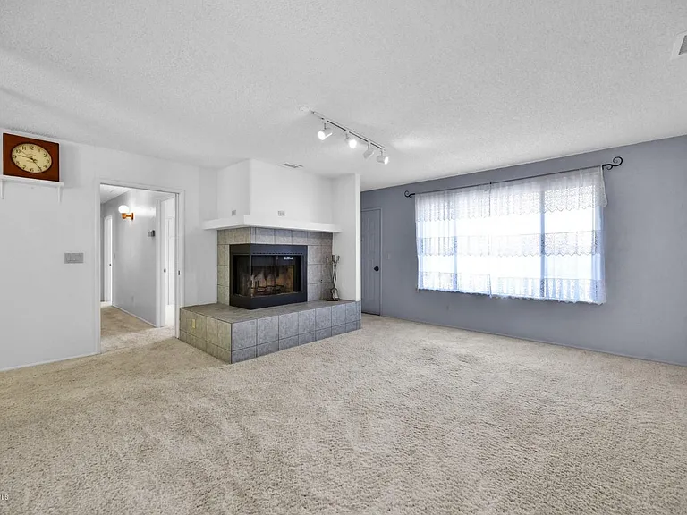 1602 Luna Ct — Photo 38