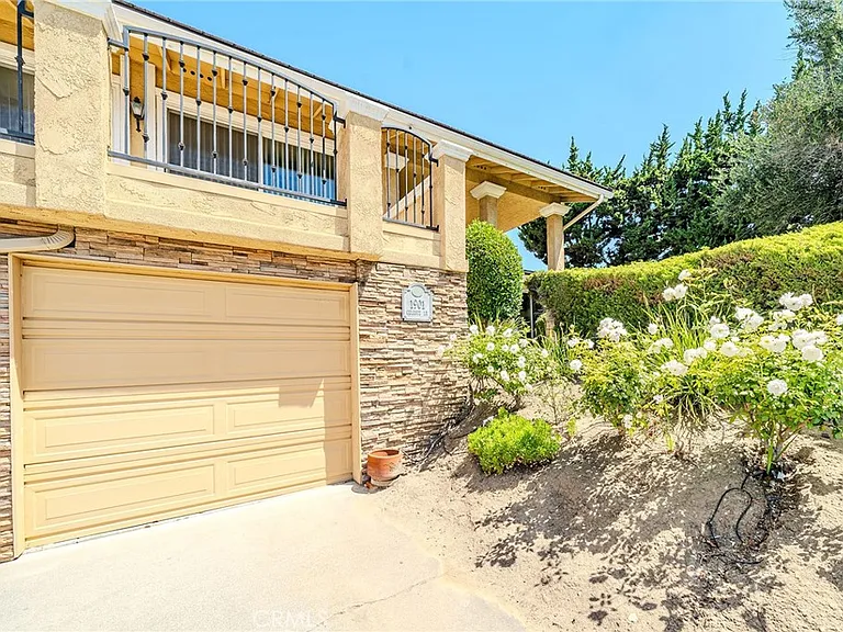 1901 Celeste Ln — Photo 46