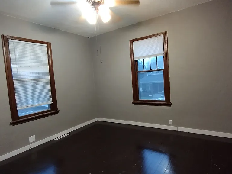 209 Manila St — Photo 7