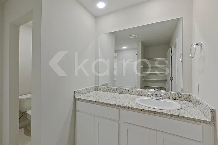 208 Yardley Ct — Photo 16