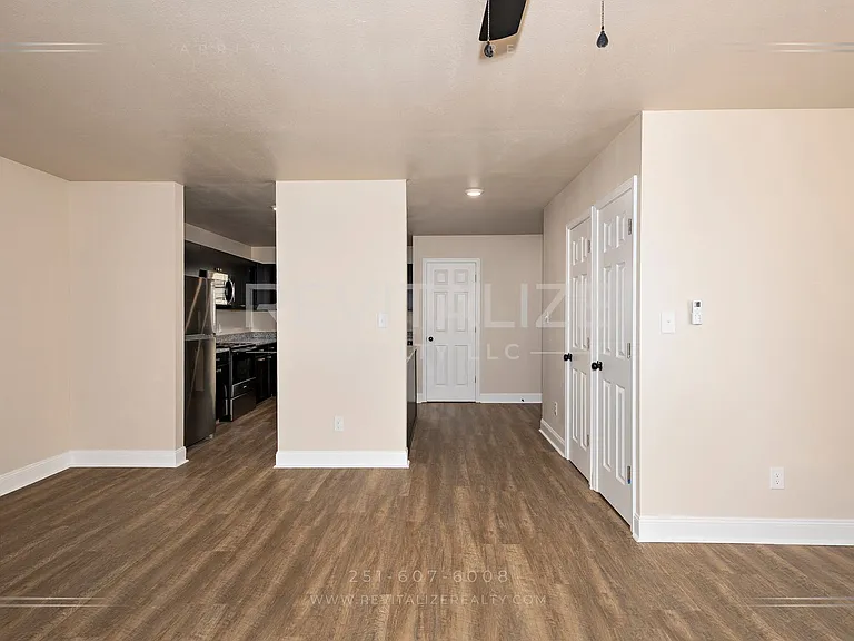 1704 McGill Ave — Photo 4