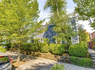 2019 NW Irving St, Portland, OR 97209