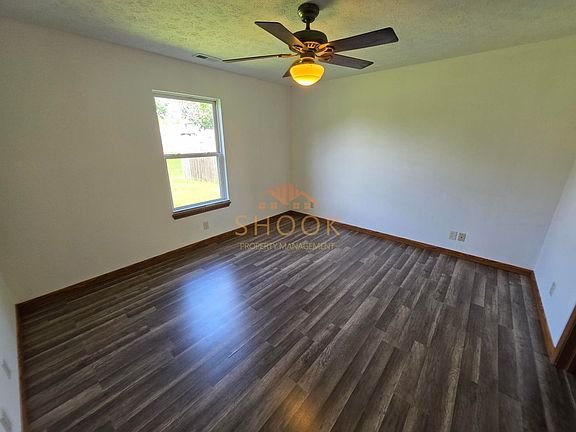 4th image of 284 Blakely Dr
