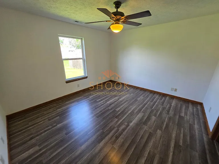 284 Blakely Dr — Photo 4