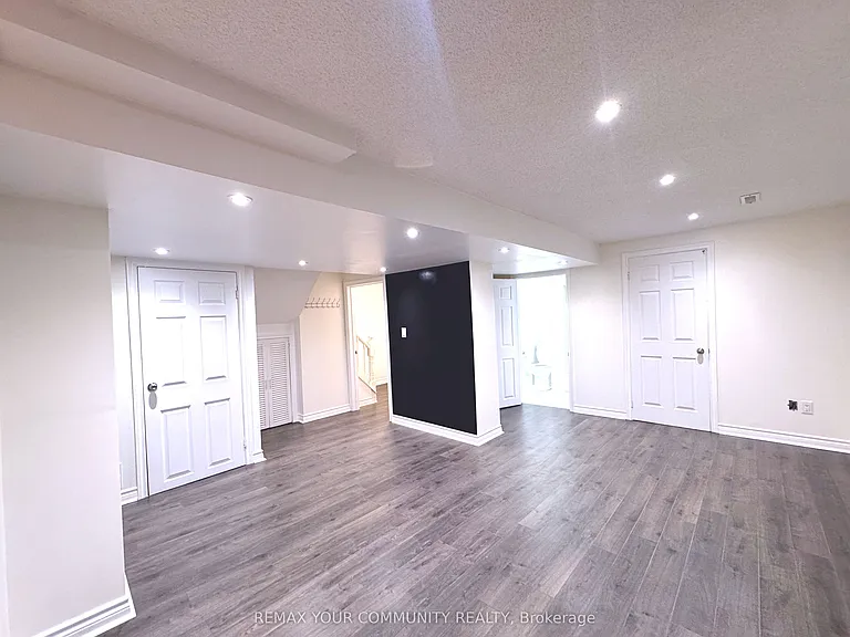 1564 Marshcourt Dr #LOWER — Photo 3