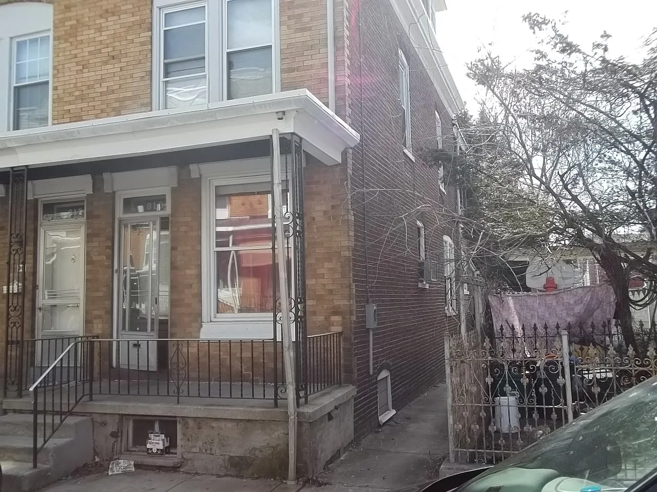 810 Master St photo 1