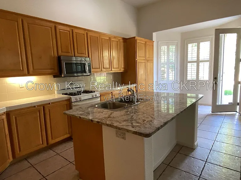 1844 Oswego Ct — Photo 9