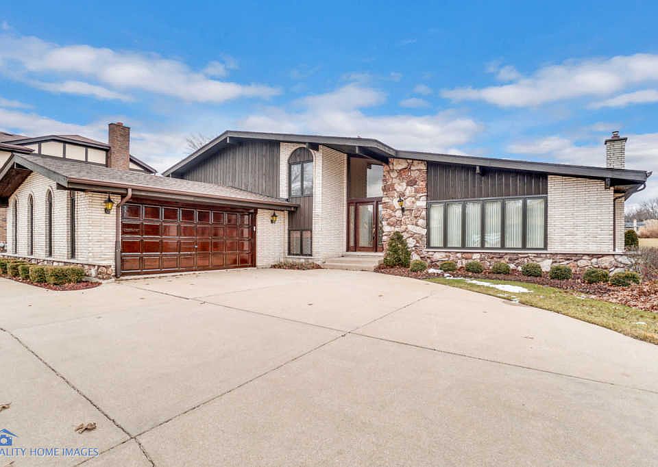1st image of 8249 Red Oak Ln