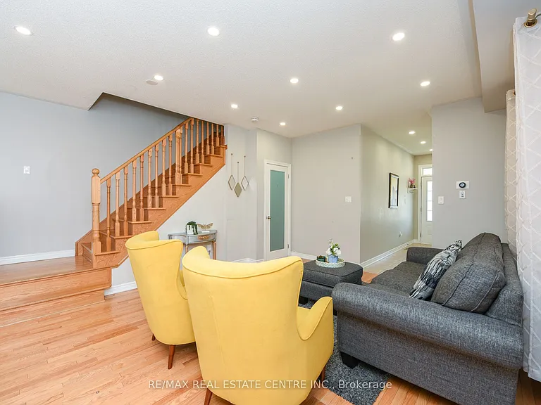 682 Megson Ter — Photo 8