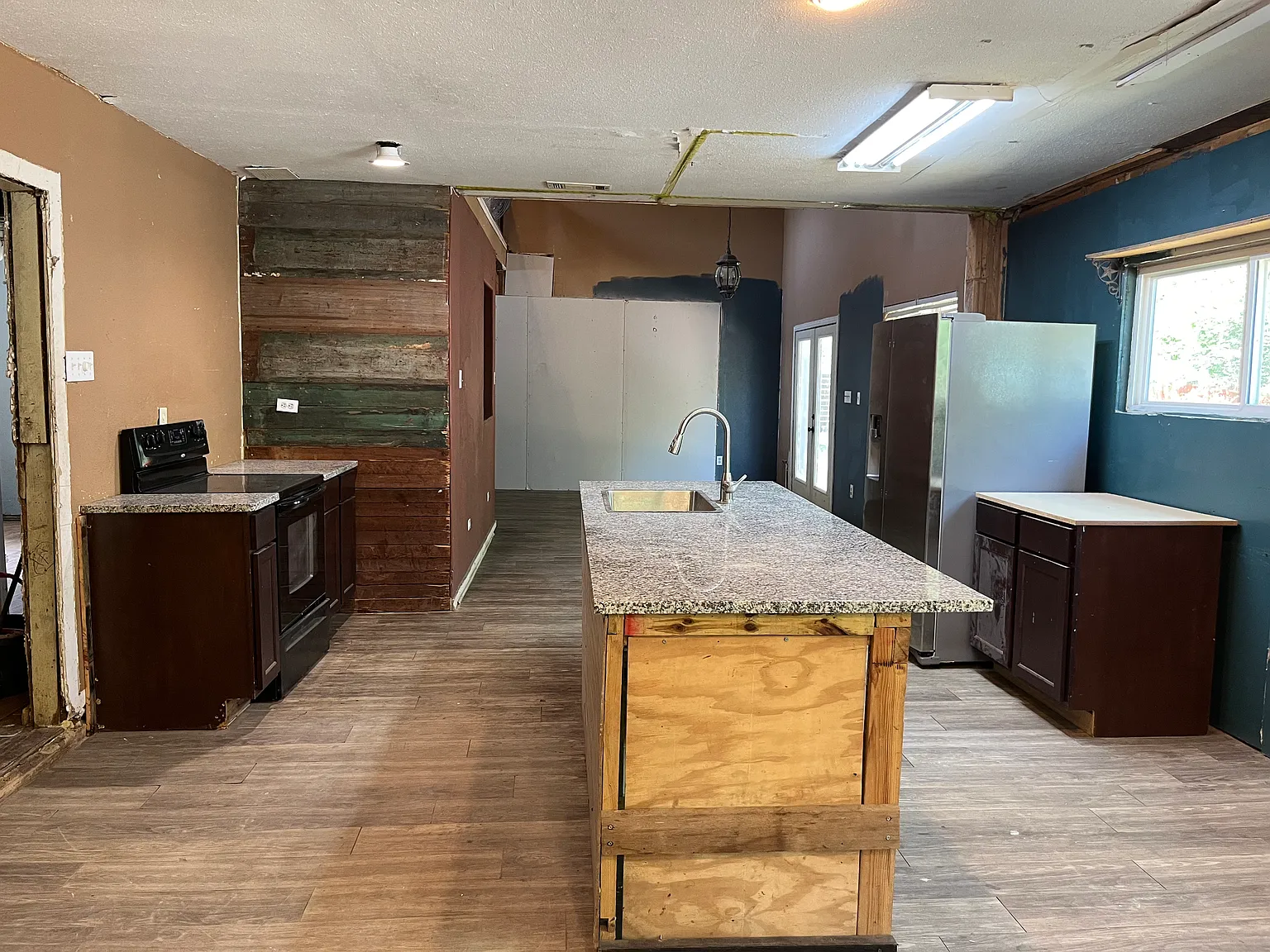 3 bed, 1.5 bath, 2296 sqft, $1,000 — Photo 4