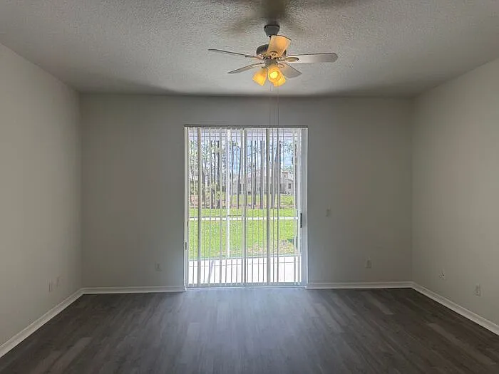 218 N Hampton Dr — Photo 35