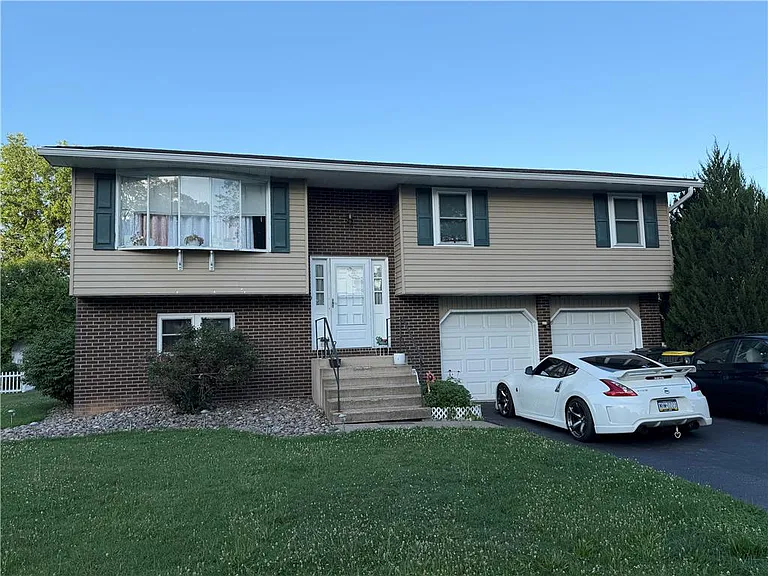 227 Burrell Blvd — Photo 1