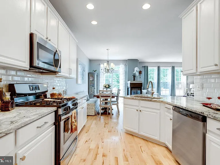 6485 Sutcliffe Dr — Photo 29