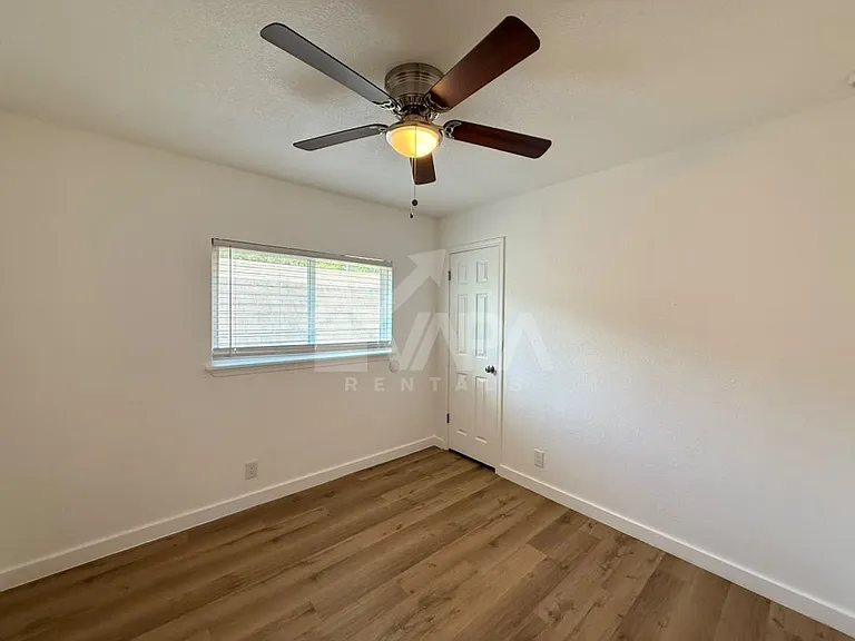 9840 Logans Ridge Dr — Photo 11